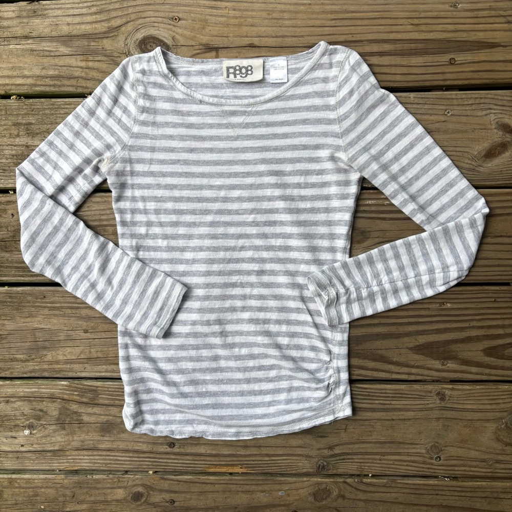 R898 Grey and White Long Sleeve Top